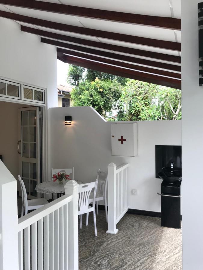 Duvi'S Shelter Bungalow Colombo Exterior photo